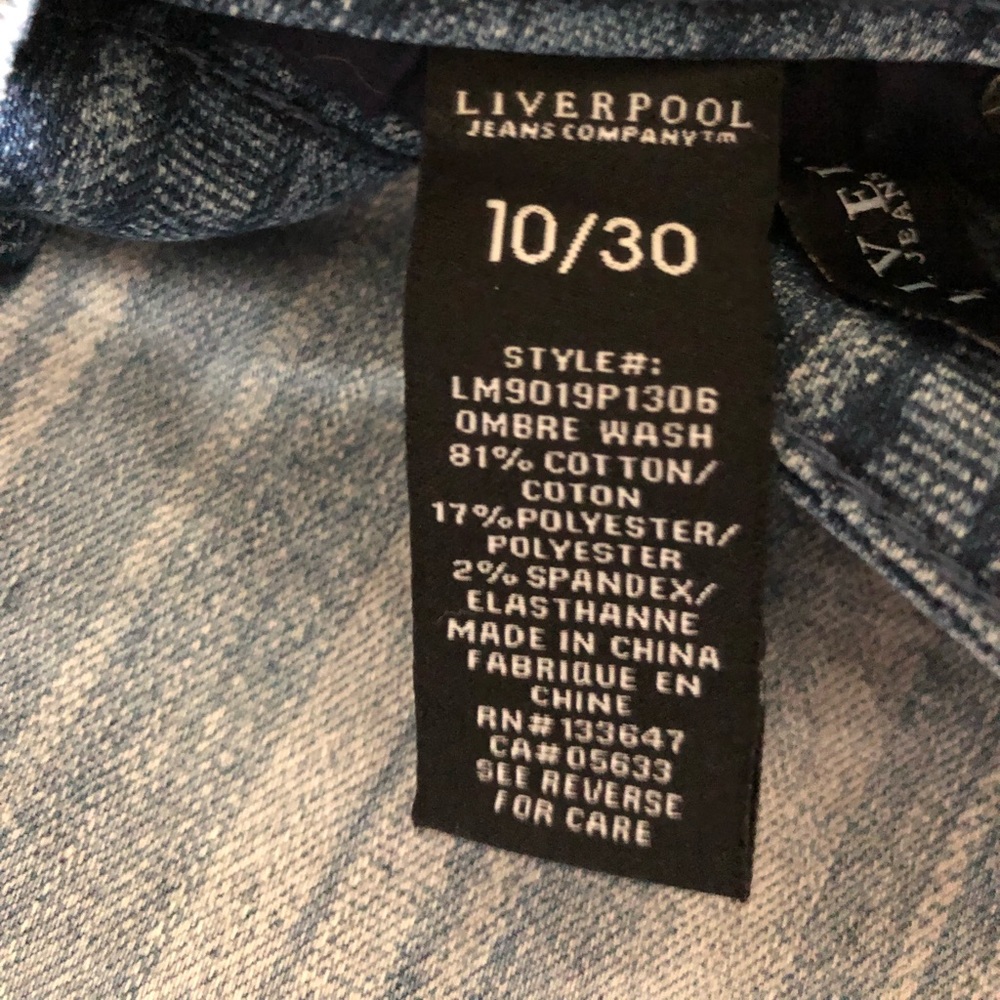 LIVERPOOL SHORTS - Picture 4 of 6